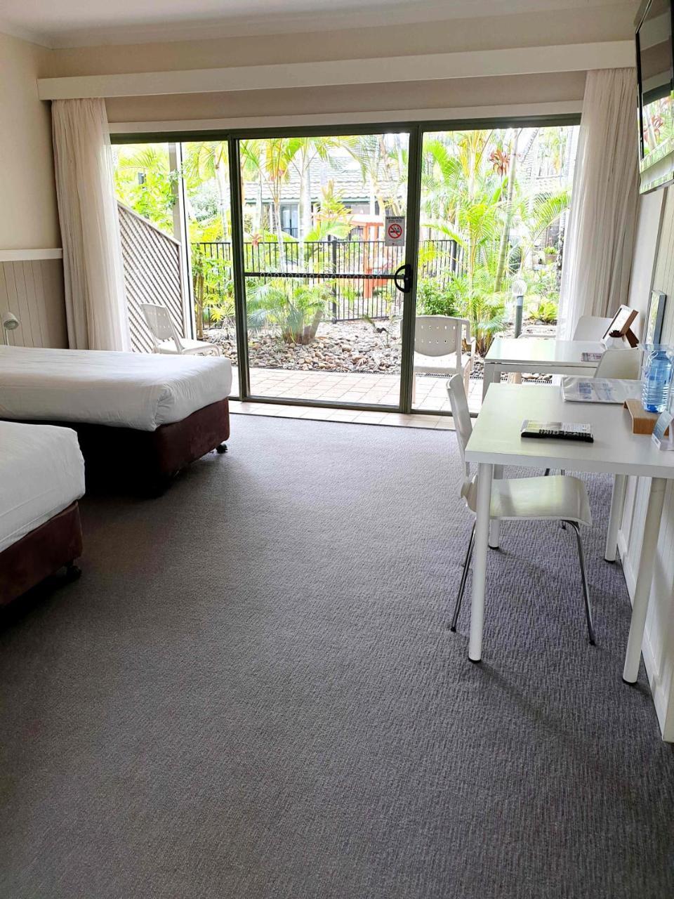 Beach 4*